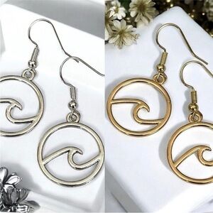 2 Pr. Ocean Wave Dangles Silver and Gold